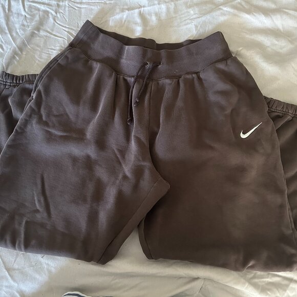 Women's Oversized Nike Sweatpants - Picture 1 of 3